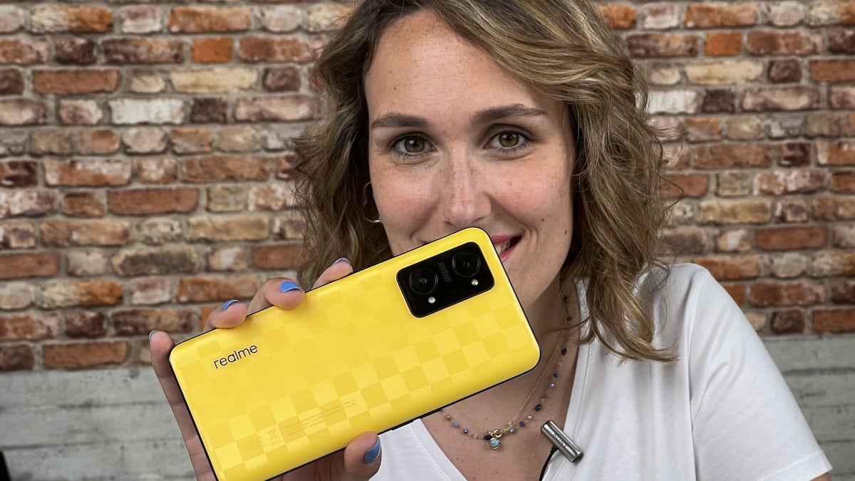 Laura Fasano con realme GT Neo 3T