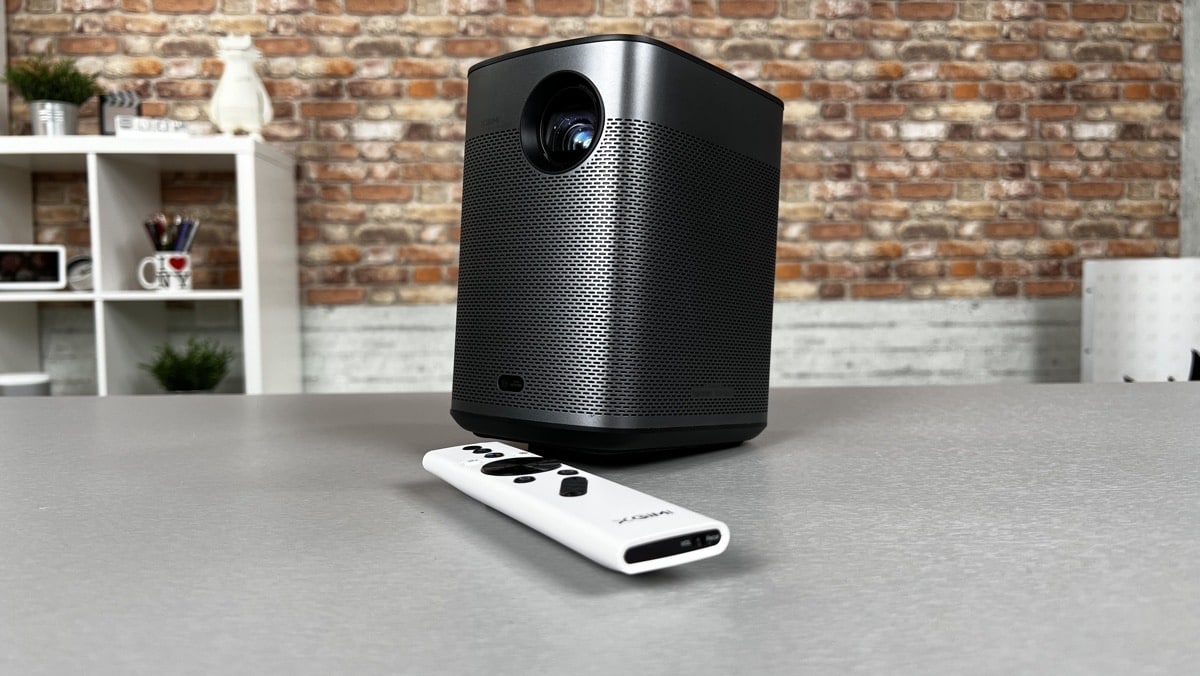 Proiettore Xgimi Halo+ con telecomando