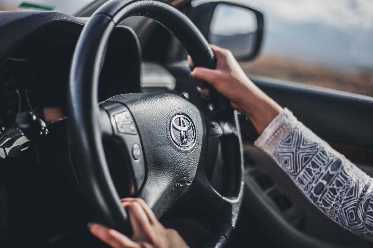 La telecamera ti "spia" in auto, così le multe ti arrivano a casa