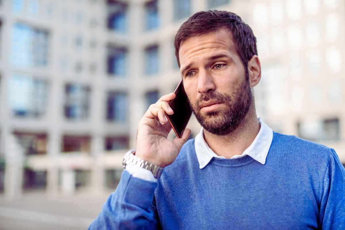 Truffe telefoniche con l'intelligenza artificiale: le parole da non usare mai