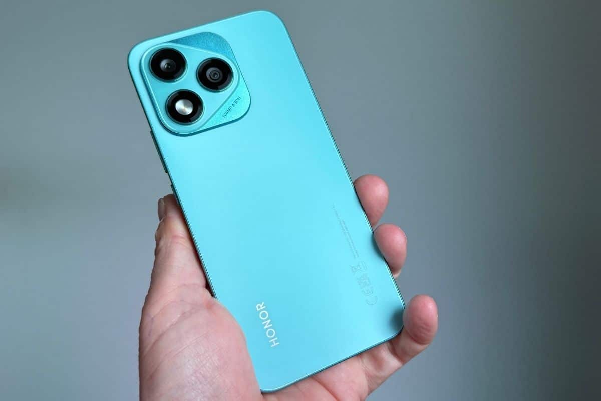 La cover posteriore di Honor 400 Lite