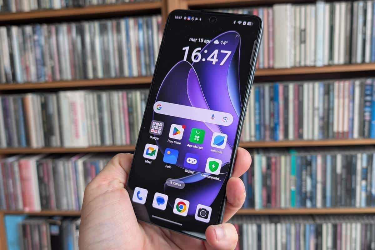 Il display di OPPO Reno13 FS