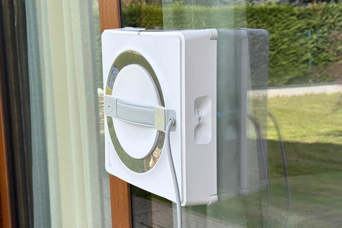 Come funziona il robot lavavetri ecovacs Winbot W2 Pro omni