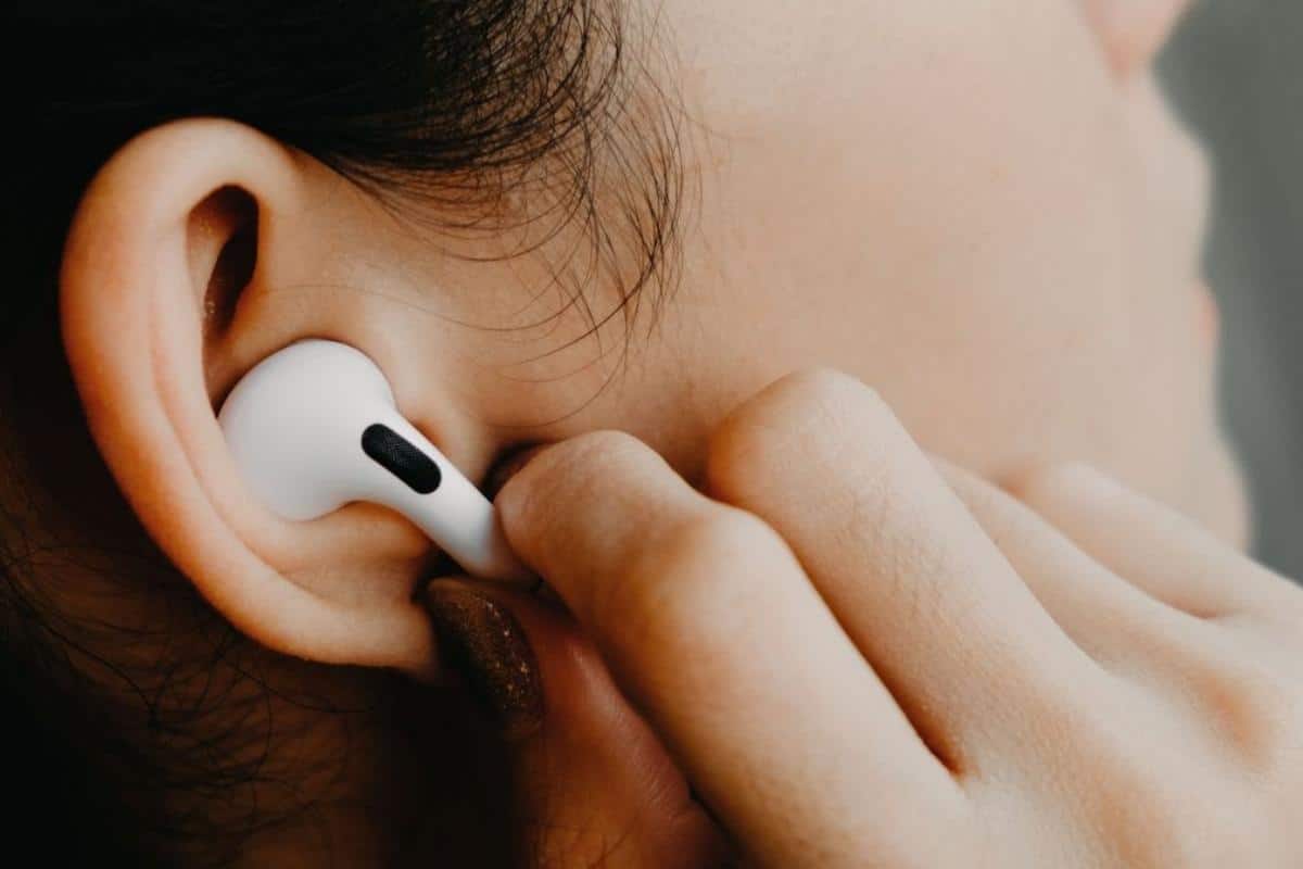 Come trasformare le tue AirPods in un apparecchio acustico (e come funziona)