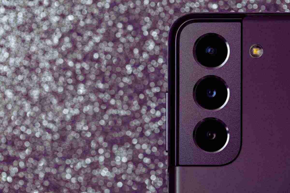 La fotocamera del tuo smartphone ti sta riprendendo