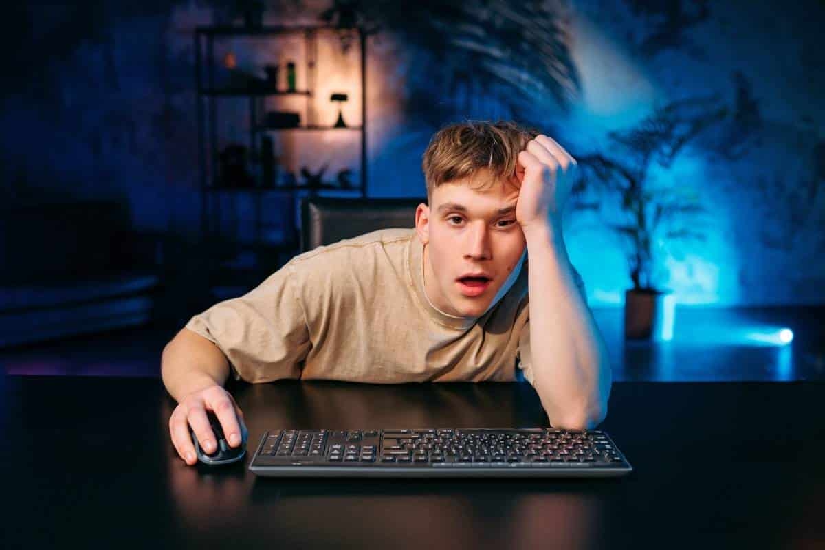 Il tuo computer consuma energia anche da spento? Scopri quanto e come risparmiare