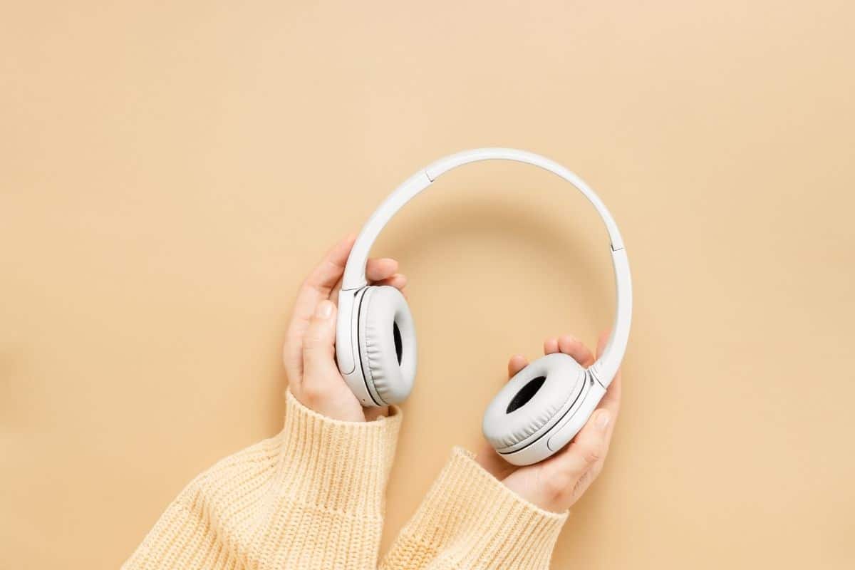 Perchè non dovresti buttare via cuffie e auricolari danneggiati