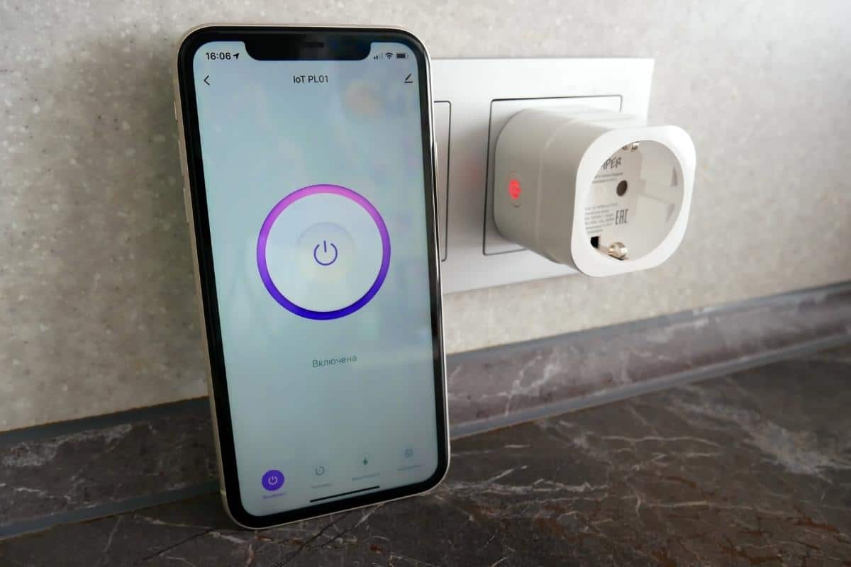 Prese smart: consumano energia anche quando sono "spente"? Facciamo chiarezza