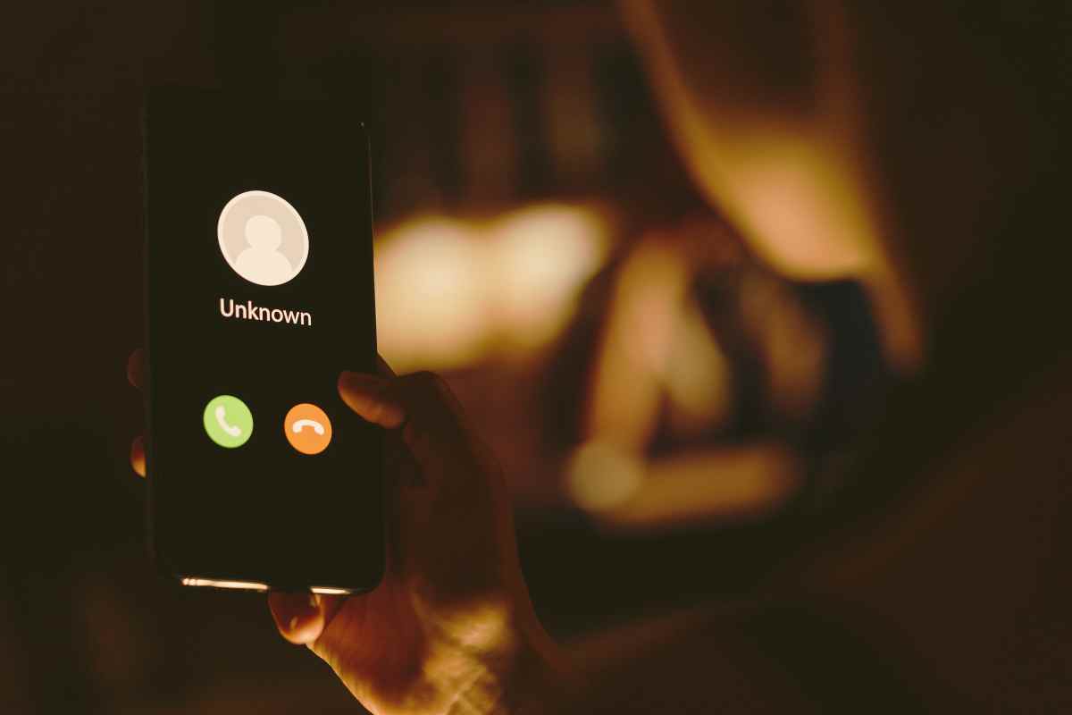 La chiamata ti arriva dai numeri italiani ma è una truffa camuffata