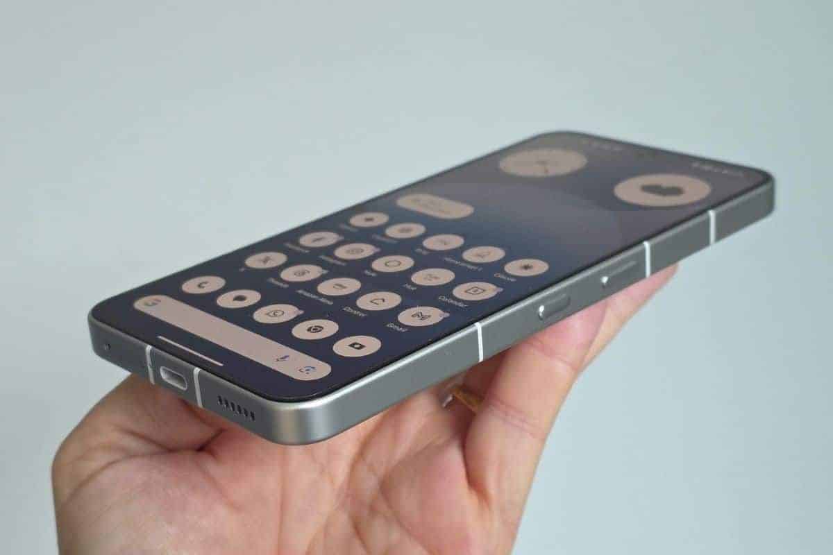 Nothing Phone (3) riceve la beta di Android 16