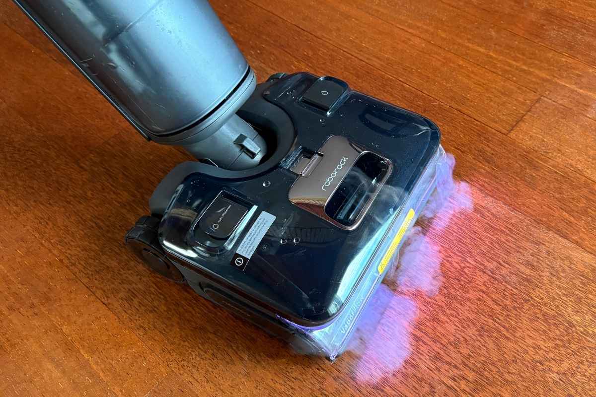 Roborock F25 Ultra, lavapavimenti cordless con vapore a 150° e asciugatura in 5 minuti