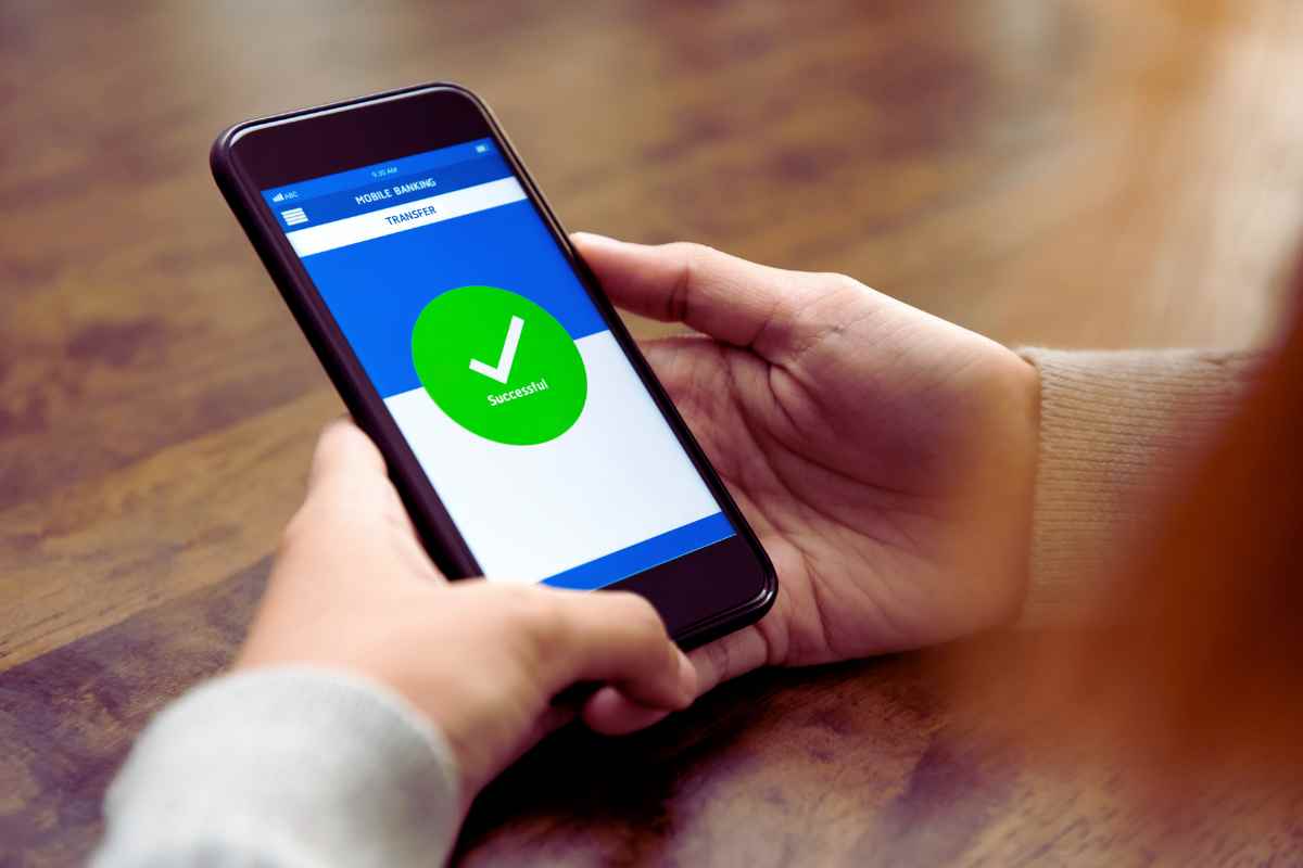 Bonifici online, si cambia ancora: la novità fa storcere il naso