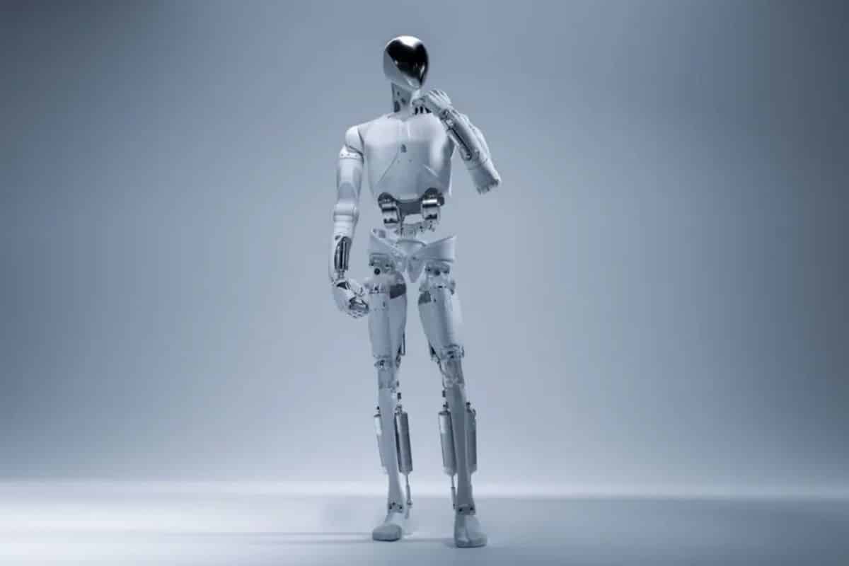 Il robot umanoide di XPENG sembra uscito da un film di fantascienza distopico