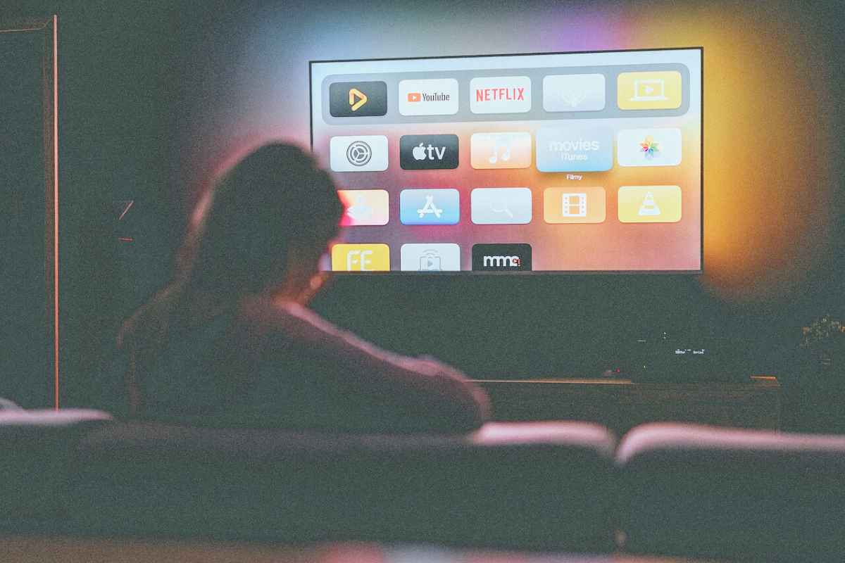 Smart tv te la porti a casa a 100 euro