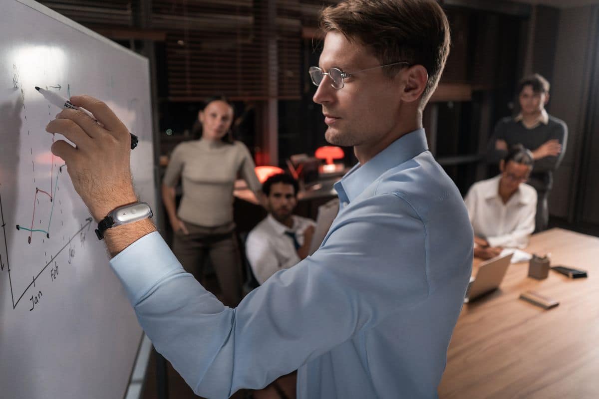 Plaud NotePin S, la spilla smart AI per i professionisti